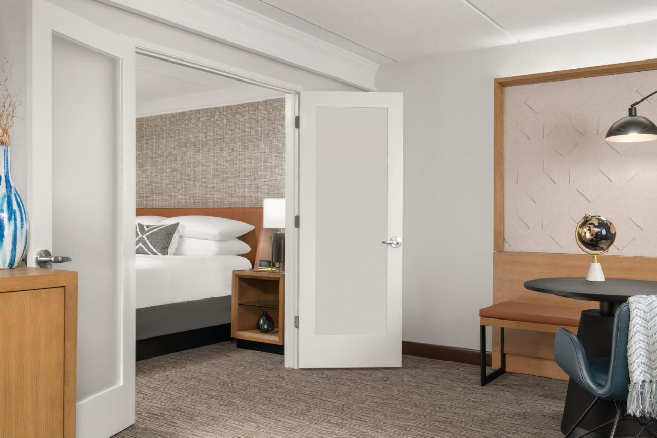 Sheraton Milwaukee ברוקפילד מראה חיצוני תמונה