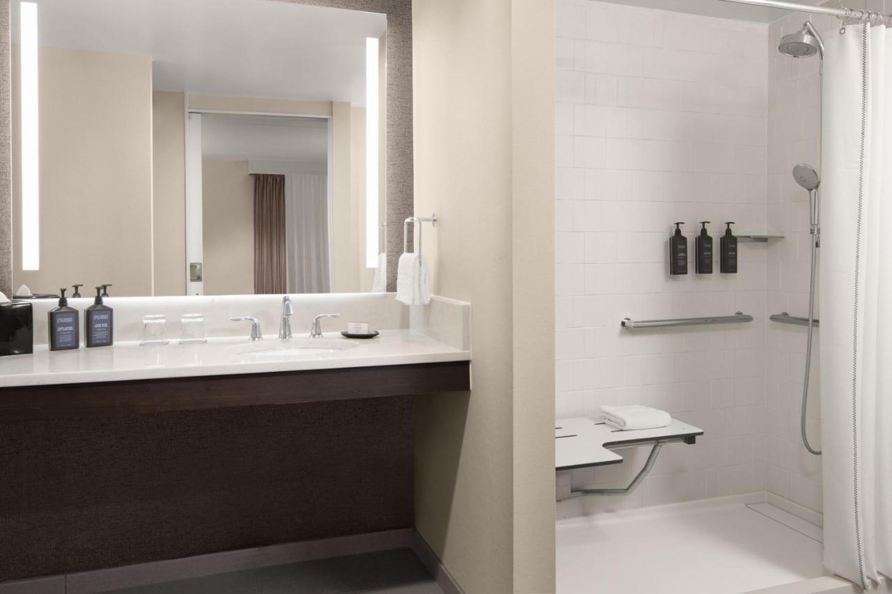 Sheraton Milwaukee ברוקפילד מראה חיצוני תמונה
