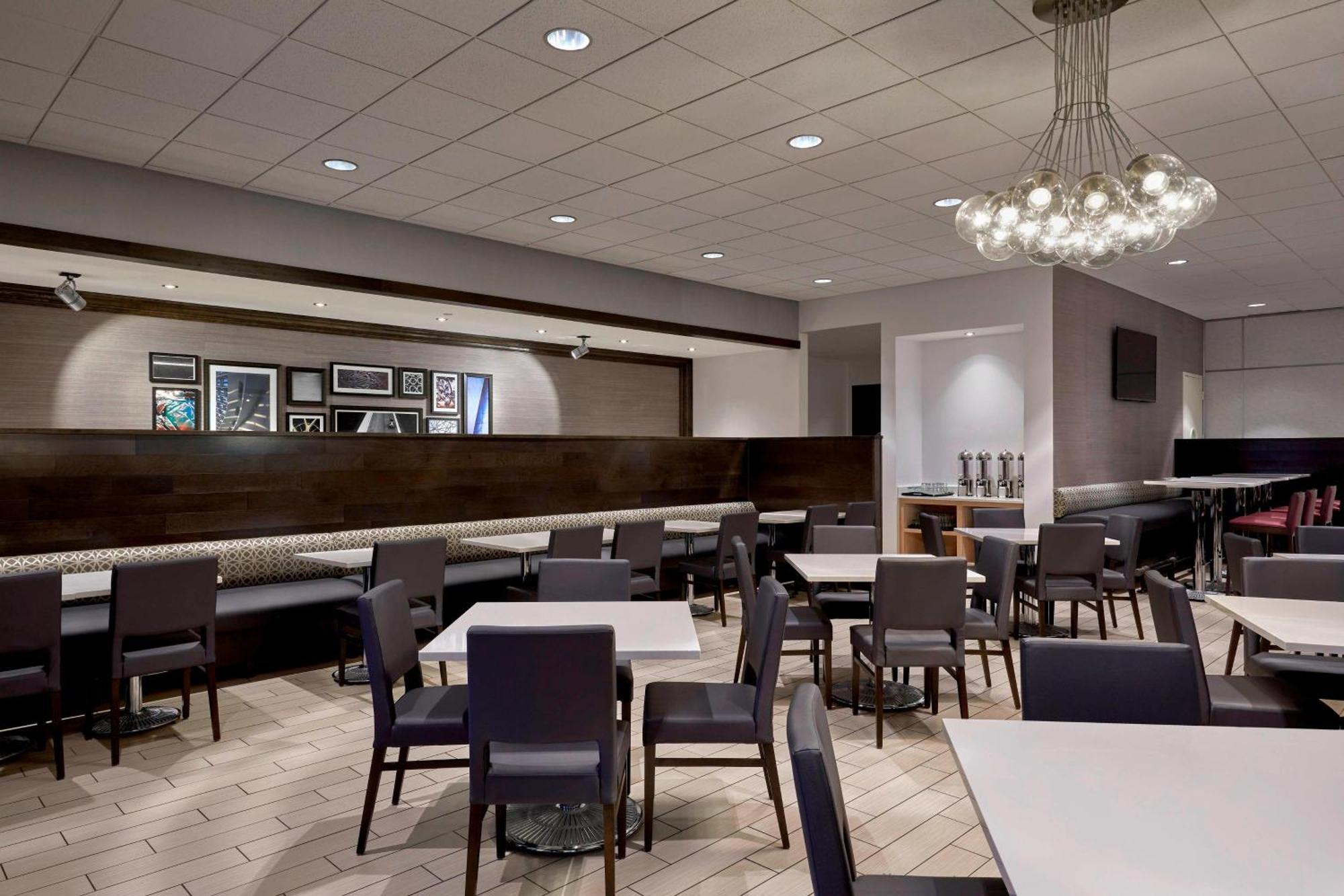 Sheraton Milwaukee ברוקפילד מראה חיצוני תמונה