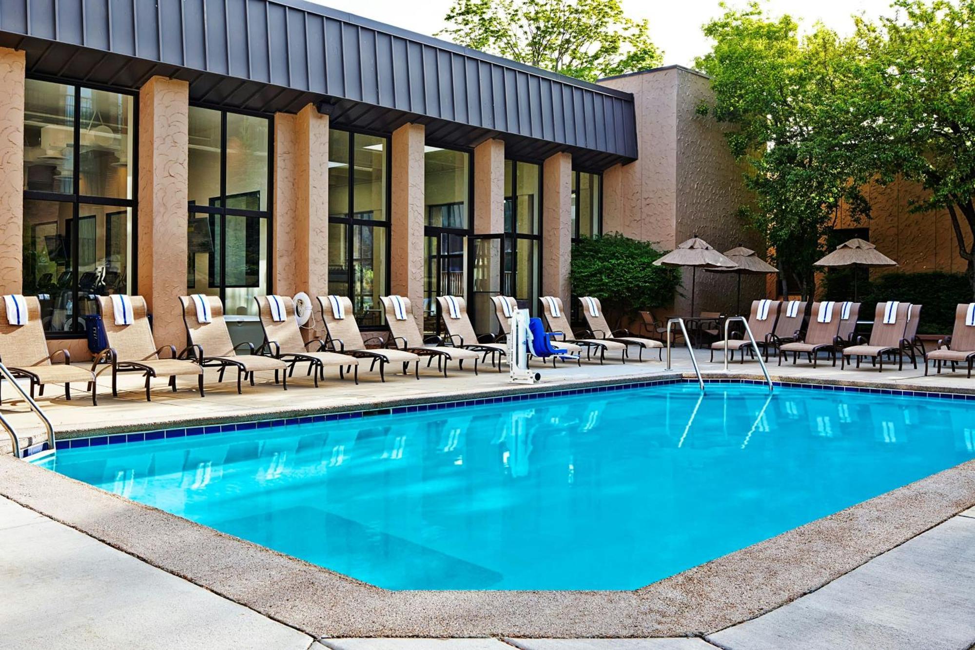 Sheraton Milwaukee ברוקפילד מראה חיצוני תמונה